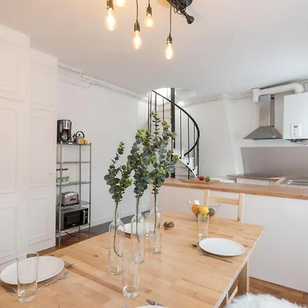 Guestready - Duplex Spacieux Et Lumineux דירה